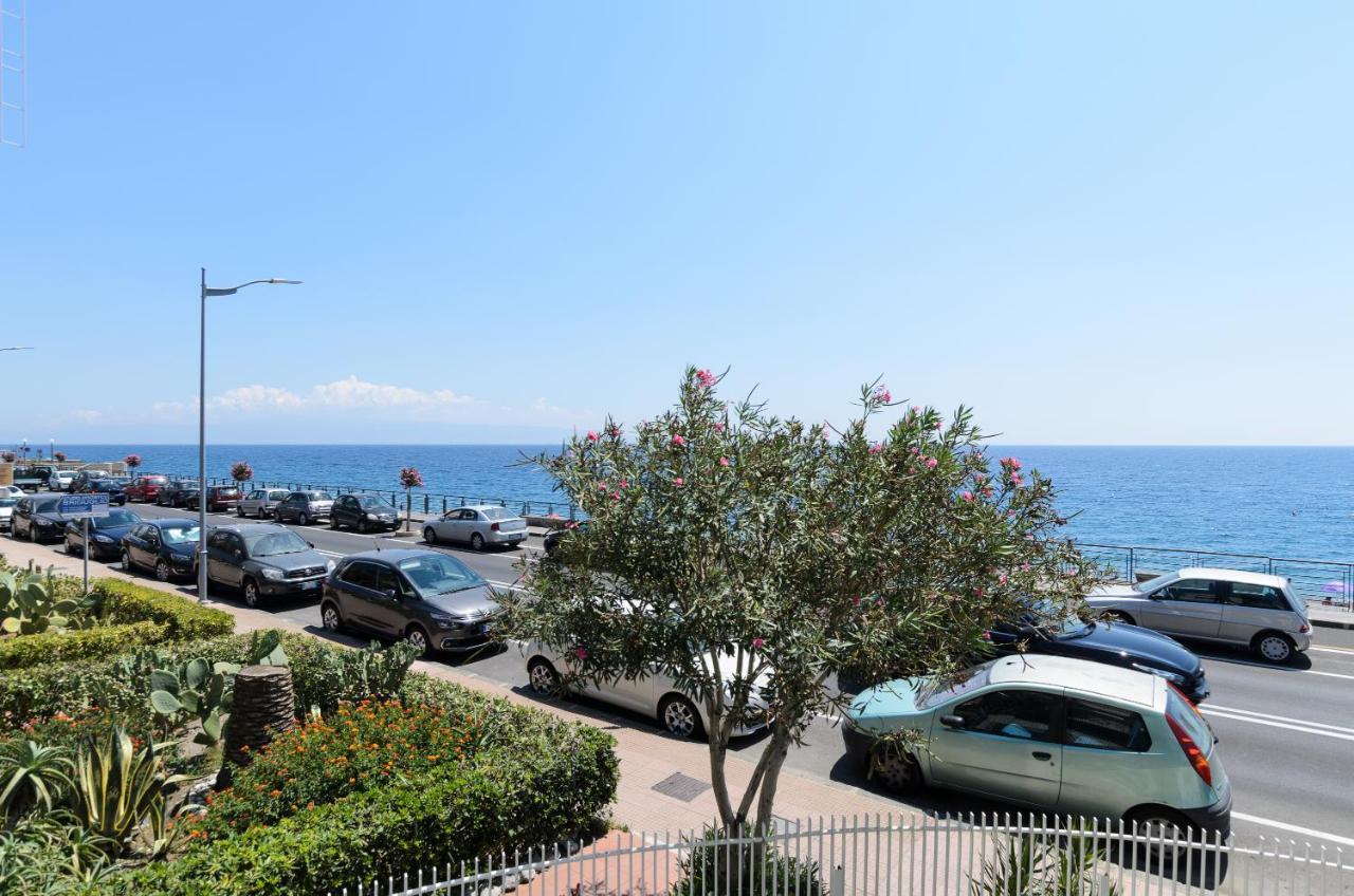 Marina D'Agro Residence Santa Teresa Di Riva Eksteriør bilde